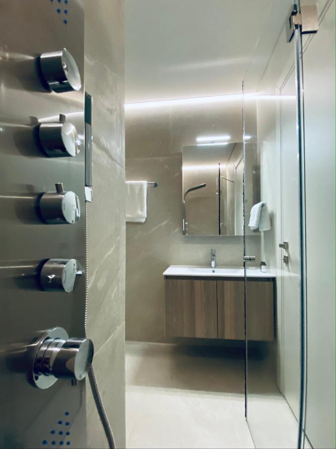 Athens Riviera 2-Bed Apt & Pool Access #Unoblu Bagian luar foto